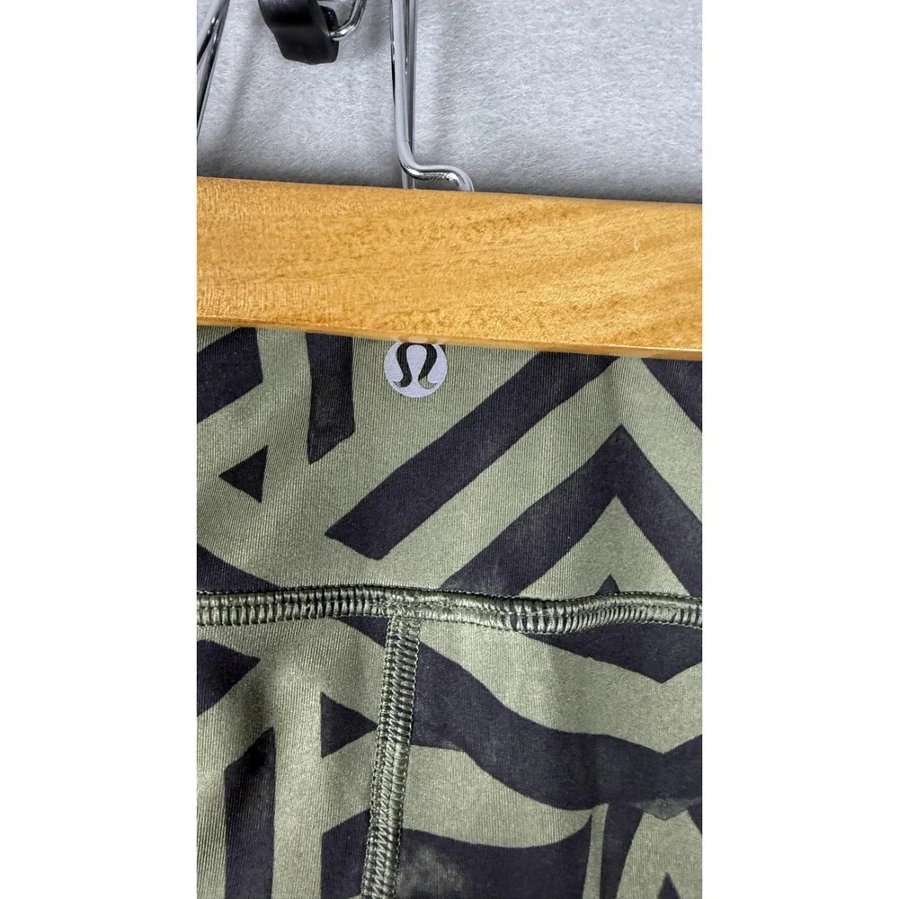 Lululemon Shorts Womens 6 Green‎ Black High Rise Geometric Print Athletic Yoga